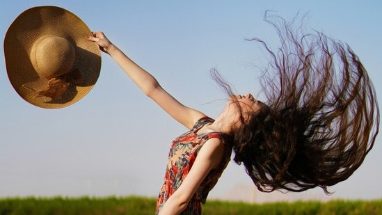 Consejos para el cuidado del cabello en verano: diga adiós a los problemas del cabello en verano (Foto de Ali Karimiboroujeni en Unsplash)