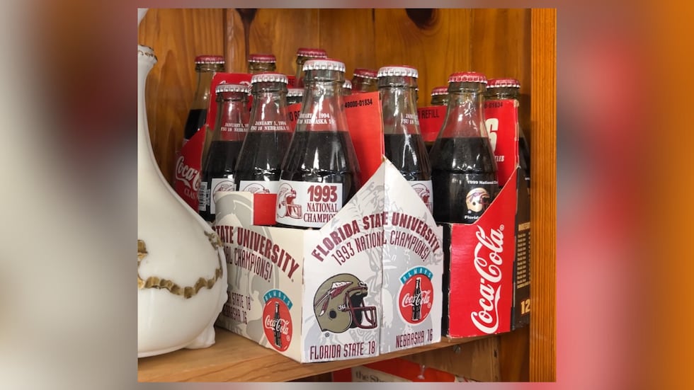 Botellas de Coca-Cola que celebran el campeonato nacional de 1993 de la FSU.