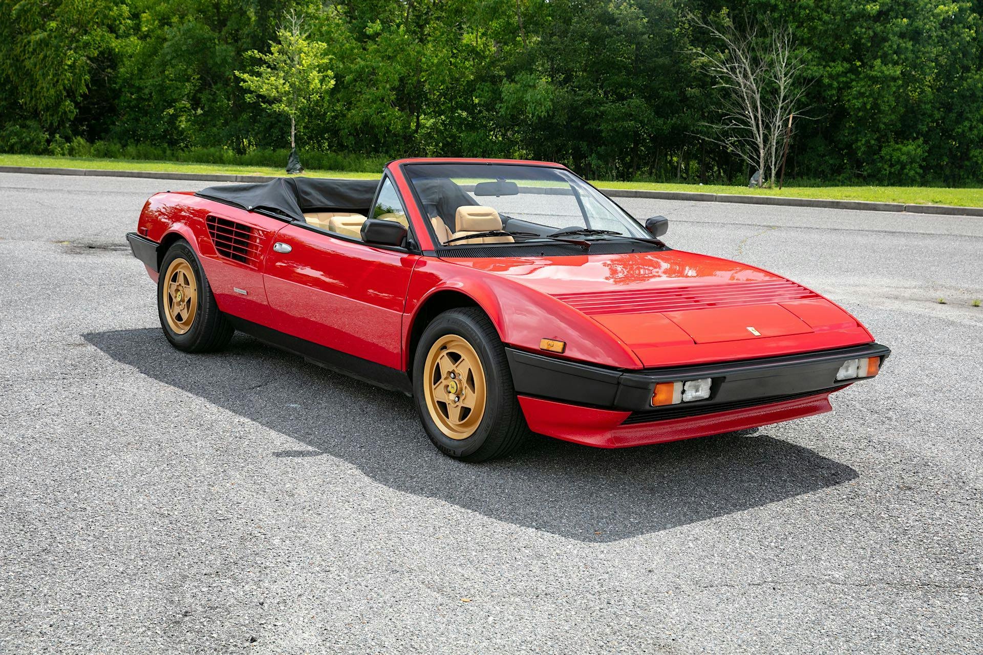 1983 Ferrari Mondial Cabriolet en los últimos tres cuartos