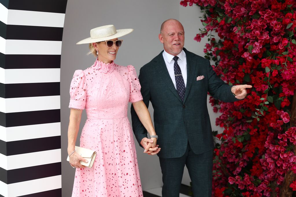 Una foto de Mike y Zara Tindall viajando juntos por Australia.