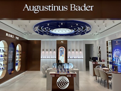 En noviembre de 2025, la cantante, compositora y modelo Dua Lipa lanzará su línea homónima de cuidado de la piel Dua en colaboración con la marca de belleza Augustinus Bader. Dua se basa en la tecnología TFC5 de Augustinus Bader (AB).