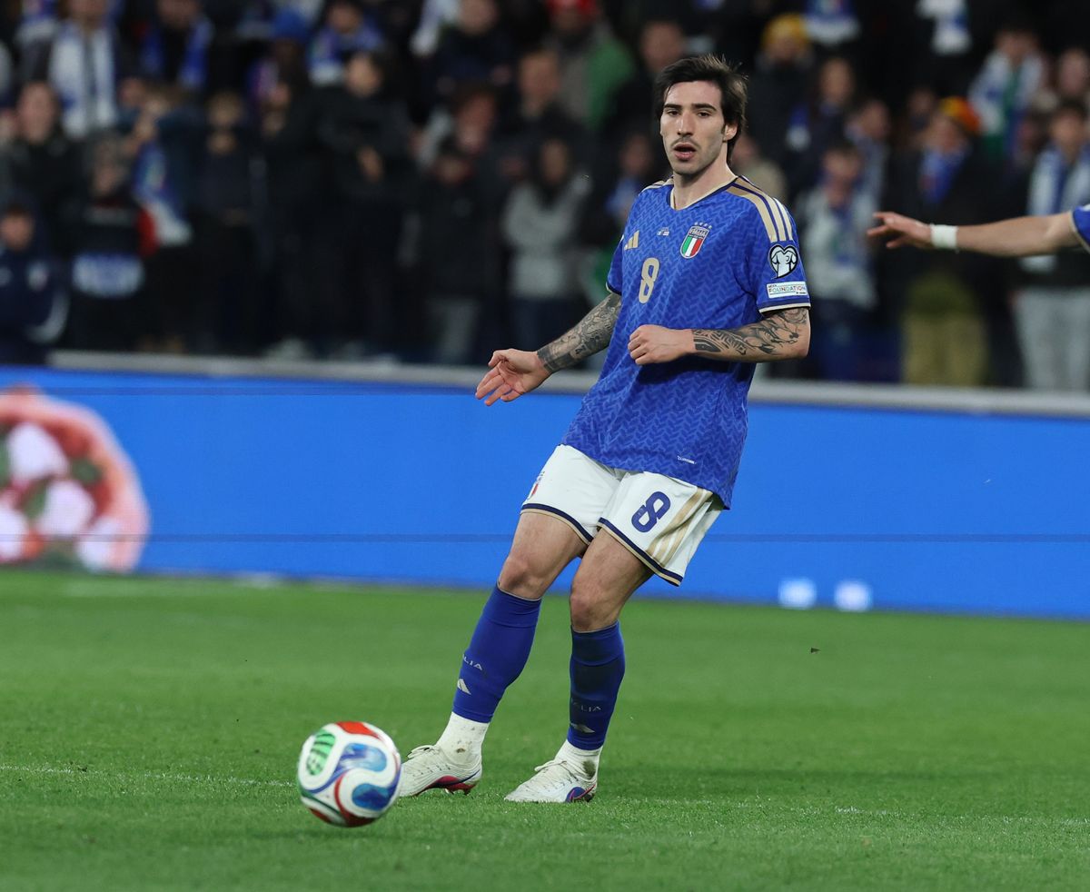 Sandro Tonali durante el partido italiano