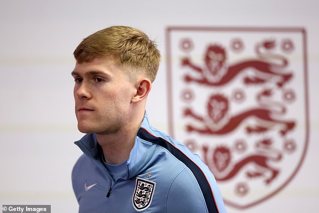 Lewis Hall se unió al campamento de Inglaterra esta semana y el lateral izquierdo parece listo para ganar