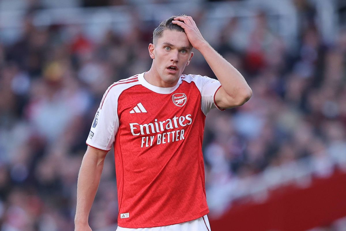 Viktor Gyokeres del Arsenal reacciona después de perder tiempo durante el partido de la Premier League entre el Arsenal y el Manchester City en el Emirates Stadium el 21 de septiembre de 2025 en Londres, Inglaterra.