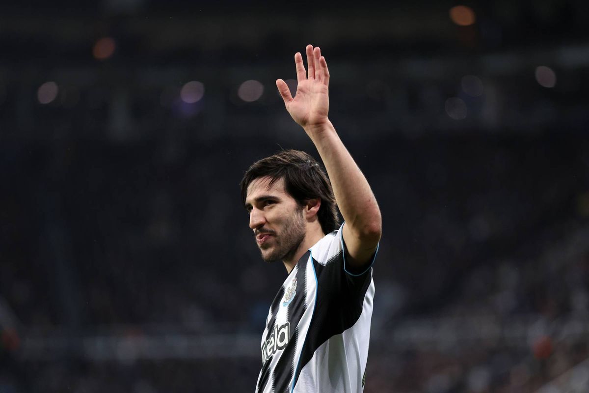 Sandro Tonali del Newcastle United reacciona durante el partido de la fase MD7 de la Liga de Campeones de la UEFA 2025/26 entre el Newcastle United FC y el PSV Eindhoven en St James' Park el 21 de enero de 2026 en Newcastle upon Tyne, Inglaterra.