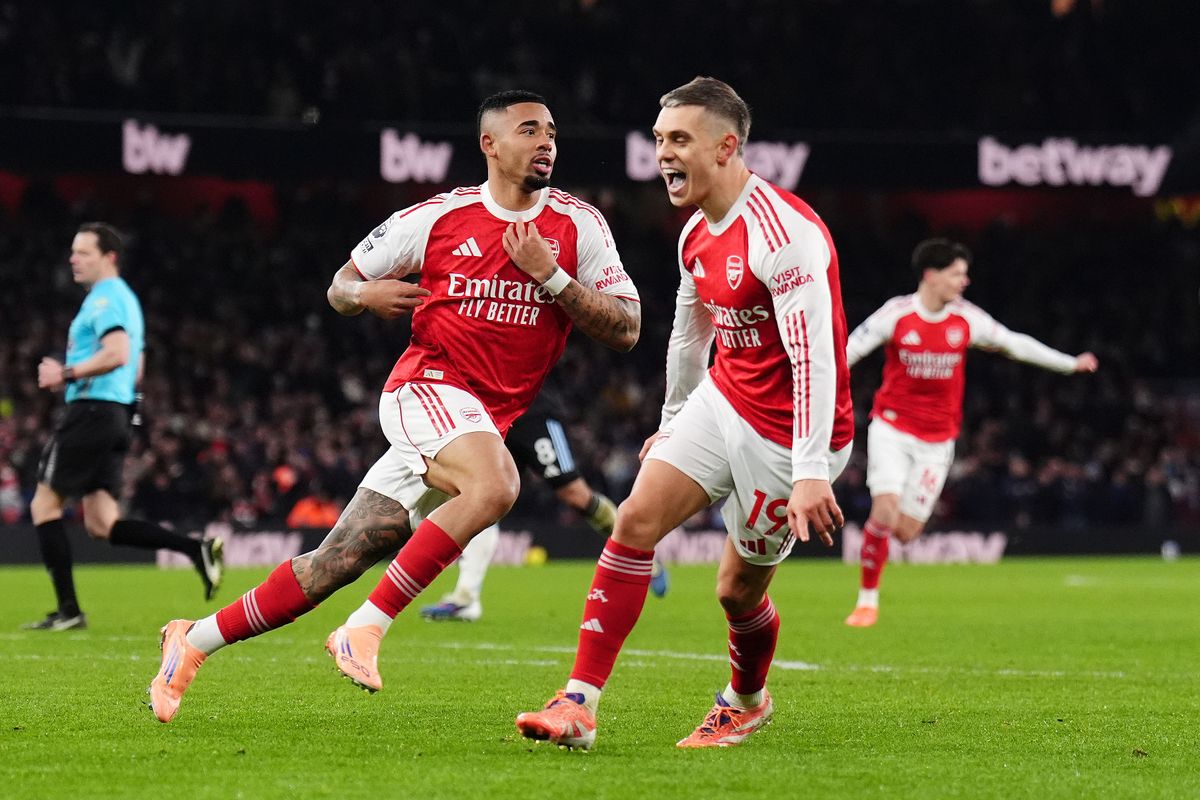 El Arsenal venció al Aston Villa en la Premier League el domingo por la noche