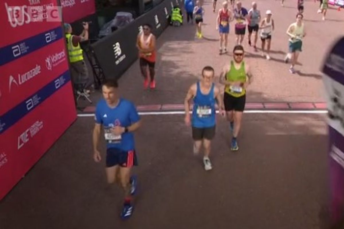 Aaron Ramsey finaliza el maratón de Londres