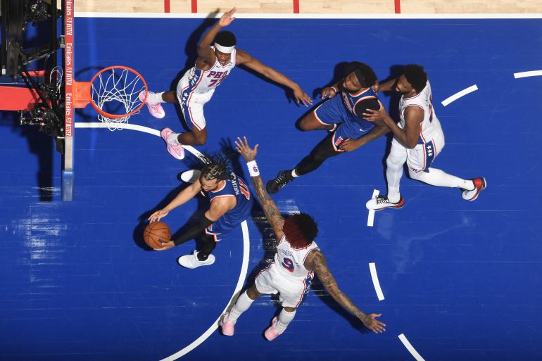 FILADELFIA, PA – 8 DE MAYO: Jalen Brunson # 11 de los New York Knicks conduce hacia la canasta durante el juego contra los Philadelphia 76ers en la segunda y tercera ronda de los Playoffs de la NBA de 2026 el 8 de mayo de 2026 en el Wells Fargo Center en Filadelfia, Pensilvania. términos y condiciones del Acuerdo de licencia de fotografías de Getty Images. Aviso de derechos de autor: Copyright 2026 NBAE Jesse D. Garrabrant/NBAE vía Getty Images/AFP (Foto de Jesse D. Garrabrant / NBAE / Getty Images / Getty Images vía AFP)