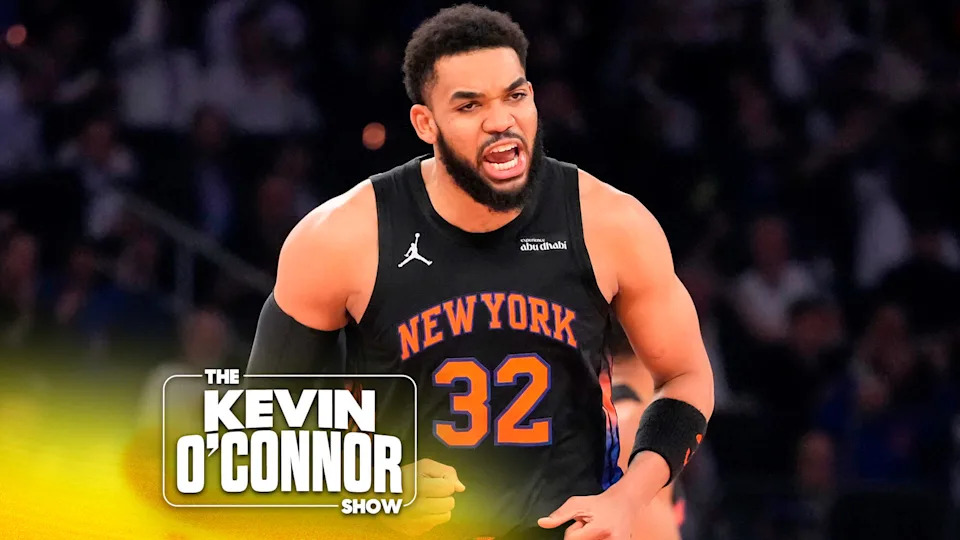 El pívot de los New York Knicks, Karl-Anthony Towns, se recupera durante la segunda mitad del Juego 2 de los playoffs de la NBA contra los 76ers de Filadelfia, el miércoles 6 de mayo de 2026, en Nueva York. (Foto AP/Yuki Iwamura)