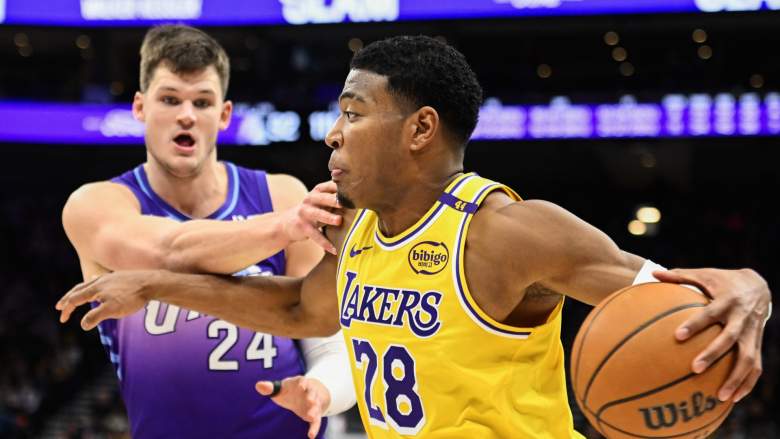 Walker Kessler defiende contra Rui Hachimura durante el partido Lakers-Jazz mientras Los Ángeles monitorea al centro de Utah antes de la agencia libre.